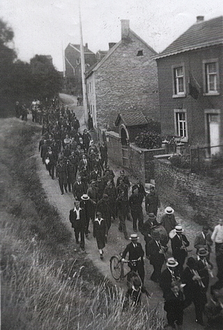 1945_Procession_Prisonniers_320